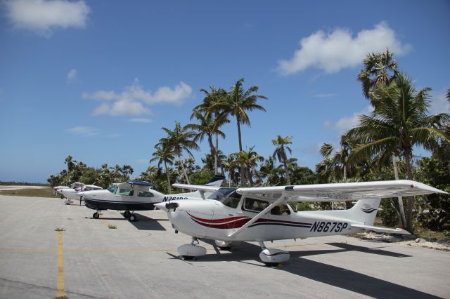 Cessna Skyhawk (N867SP) - Sunny day at Hawk's Nest Cay Bahamas