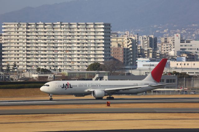 BOEING 767-300 (JA8988)