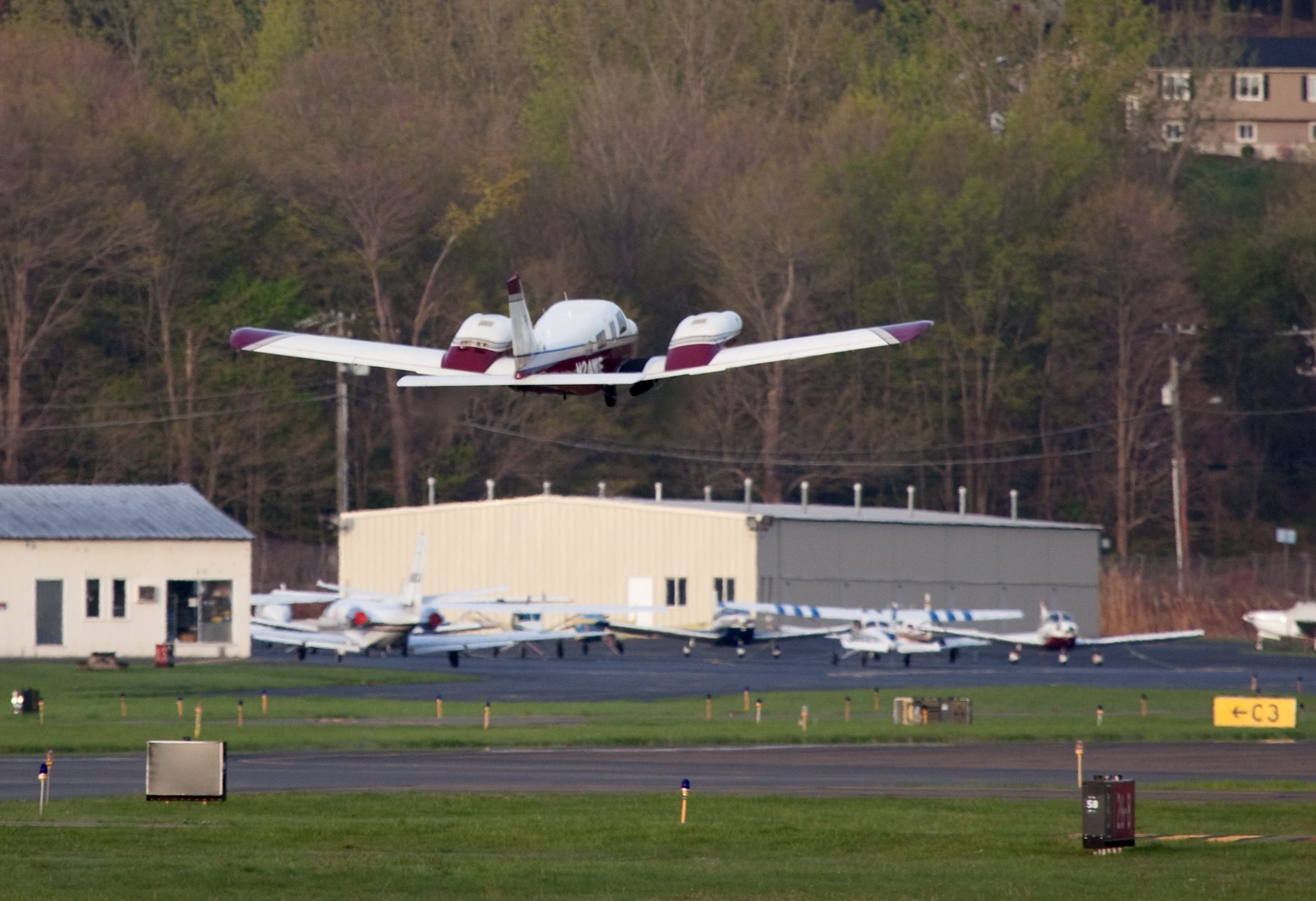Piper Seneca (N24WE) - Take off runway 26.