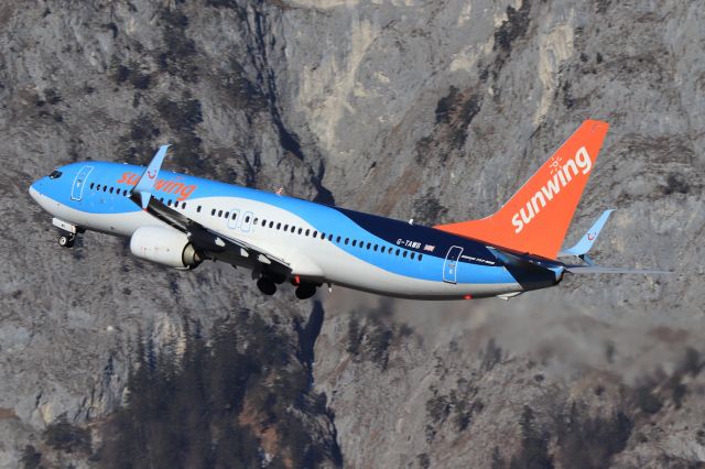 Boeing 737-800 (G-TAWB)