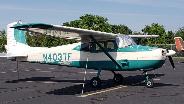 Cessna Skyhawk (N4037F)