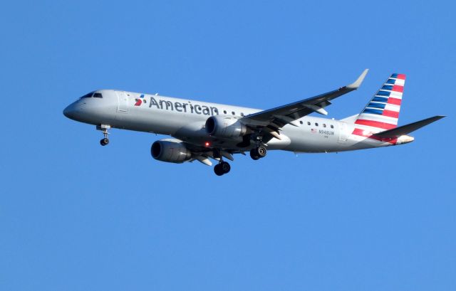 Embraer ERJ-190 (N948UW) - Shown here on approach is an American Airlines Embraer ERJ-190 in the Summer of 2018.