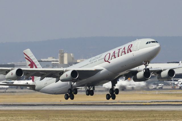 Airbus A340-300 (A7-AAH)