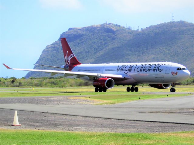 Airbus A330-300 (G-VKSS)