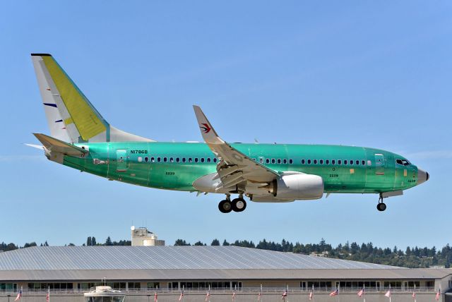 Boeing 737-700 (B-6141)