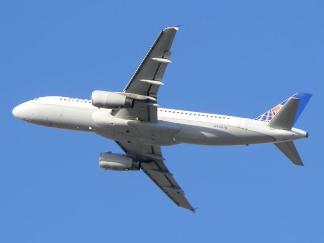 Airbus A320 (N458UA)