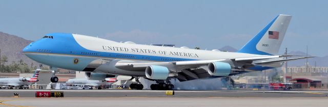 Boeing 747-200 (N28000) - Phoenix Sky Harbor International Airport 23JUN20