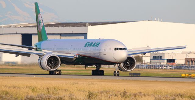 BOEING 777-300ER (B-16737) - Eva Air Boeing 777-3AL(ER) B-16737 arrival at YVR from TPE with sunset lighting into GE-90s