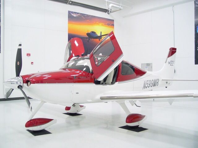 Cirrus SR-22 (N599MR)