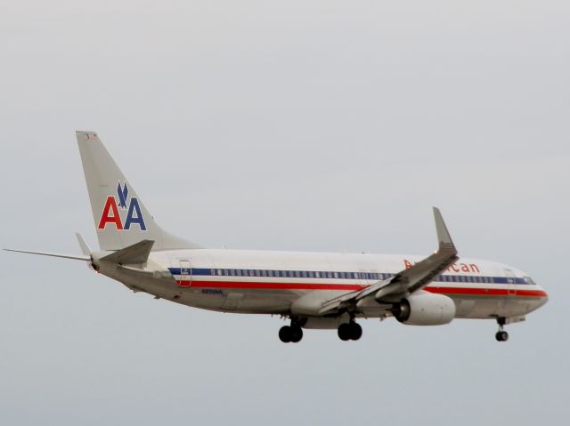 Boeing 737-800 (N894NN)