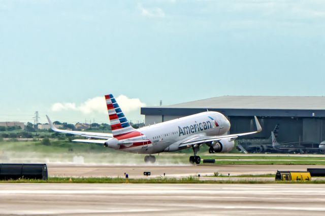 Airbus A319 (N3014R)