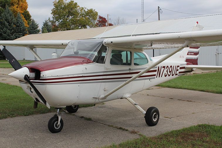 Cessna Skyhawk (N739UE)