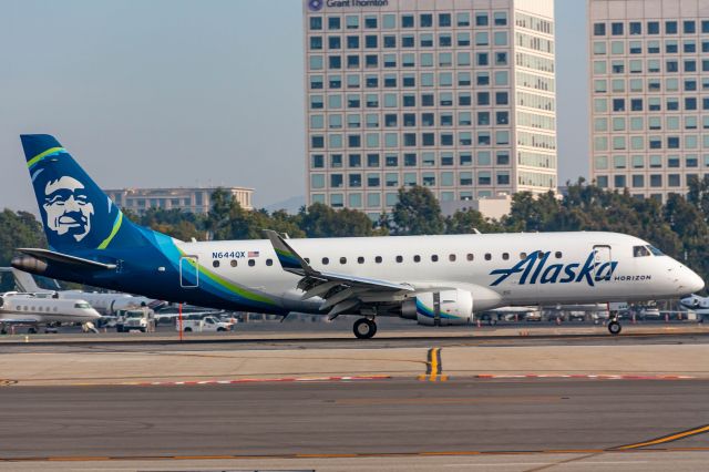 Embraer 175 (N644QX)