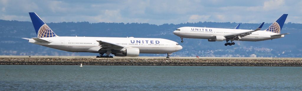 Boeing 777-200 (N772UA)
