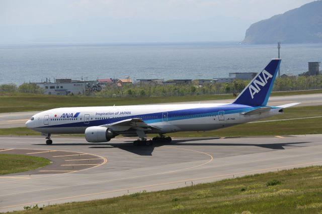 Boeing 777-200 (JA714A) - 17 May 2015: HKD-HND.