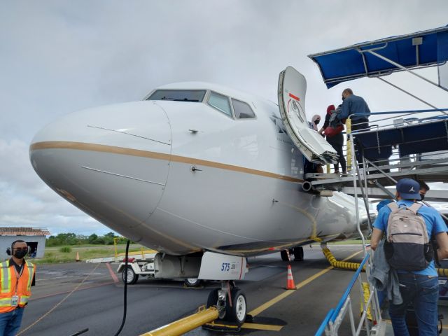 Boeing 737-700 (HP-1834CMP) - Boarding flight to Panama city.