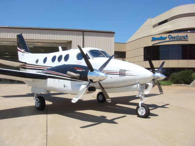 Beechcraft King Air 90 (N81MV)