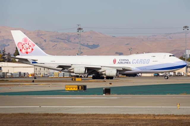 Boeing 747-400 (B-18716)