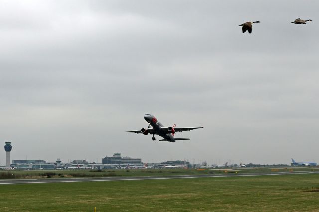Boeing 757-200 (G-LSAH) - Goose 1 and Goose 2 clearing overhead as EXS889 departs to Strasburg.