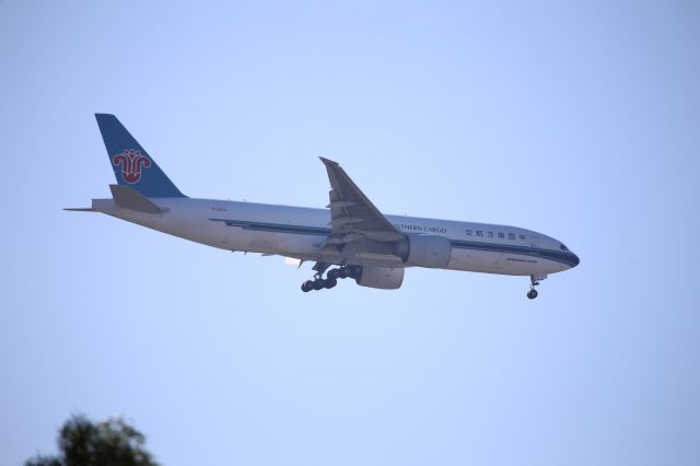 BOEING 777-200LR (B-2073)