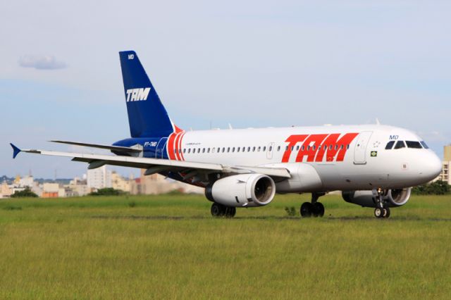 Airbus A319 (PT-TMD)