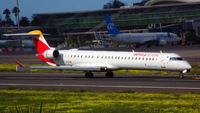 Bombardier CRJ-1000 (EC-MUG)