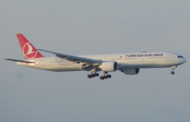 BOEING 777-300ER (TC-JJN)