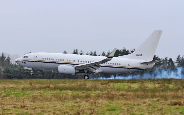 16-6696 — - convoy4082 usn c-40a 166696 landing at shannon 10/2/17.