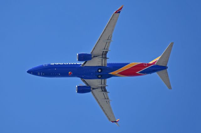 Boeing 737-800 (N8512U)