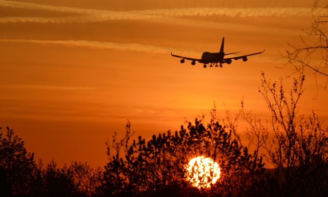 Boeing 747-400 (LX-UCV)