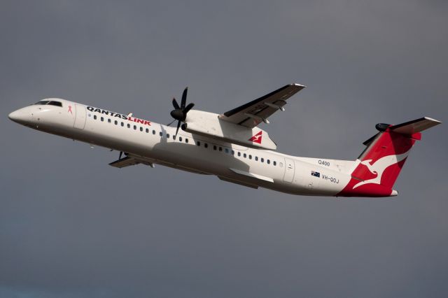 de Havilland Dash 8-400 (VH-QOJ)