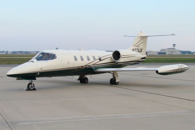 Learjet 35 (N776JS)