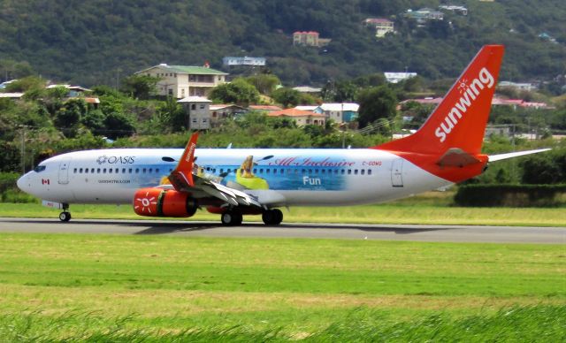Boeing 737-800 (C-GOWG)