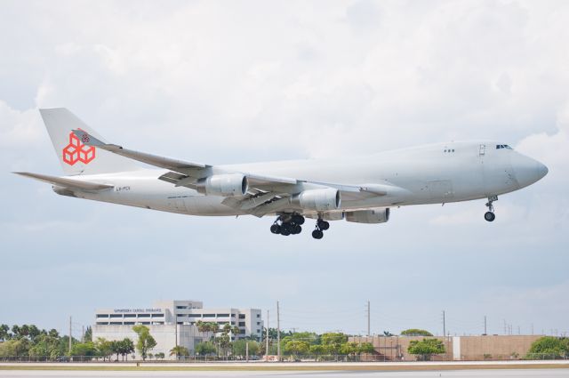 Boeing 747-400 (LX-PCV)