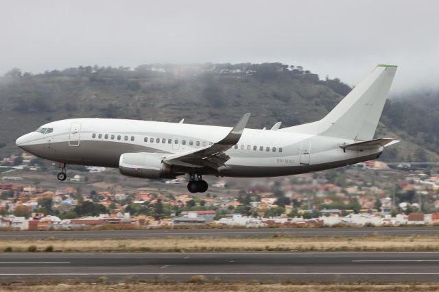 Boeing 737-500 (9H-MAC)
