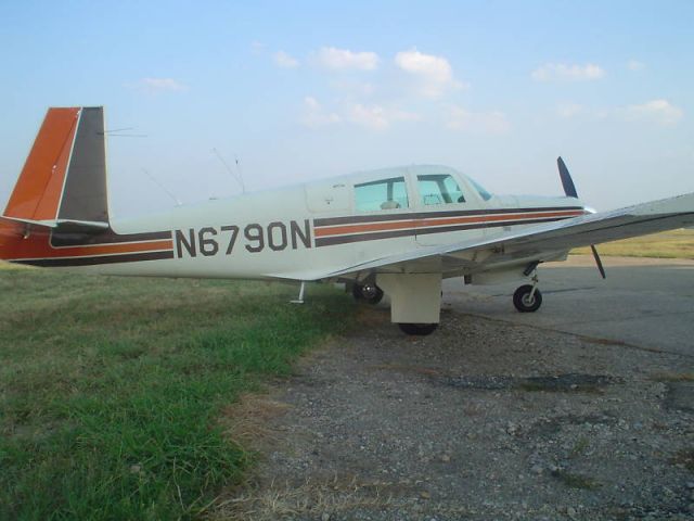 Mooney M-20 (N6790N)