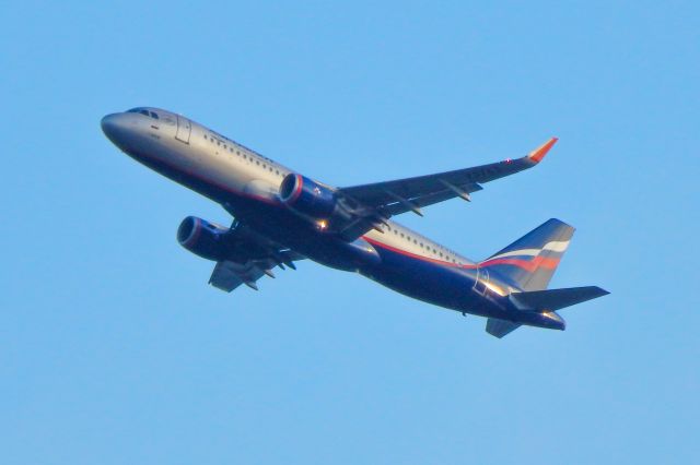 Airbus A320 (RA-73763)