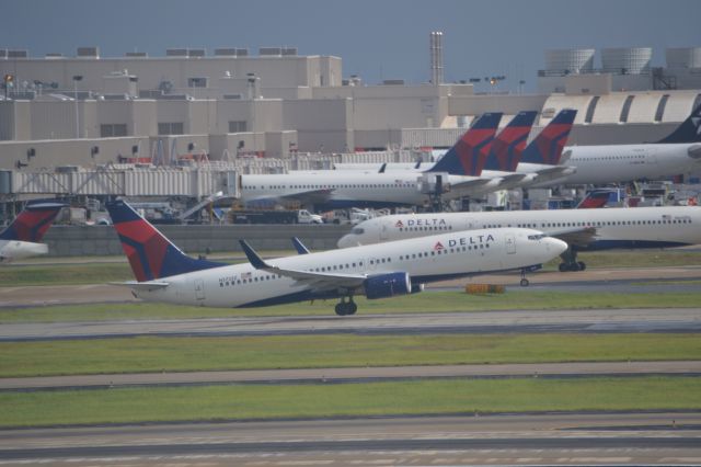 Boeing 737-700 (N3733Z)