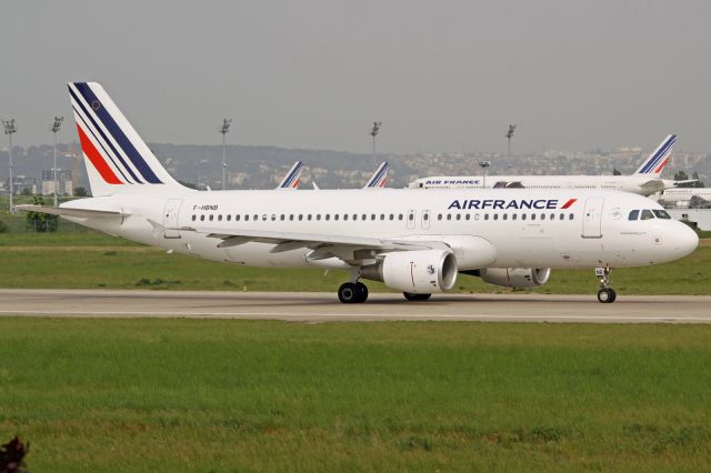 Airbus A320 (F-HBNB)