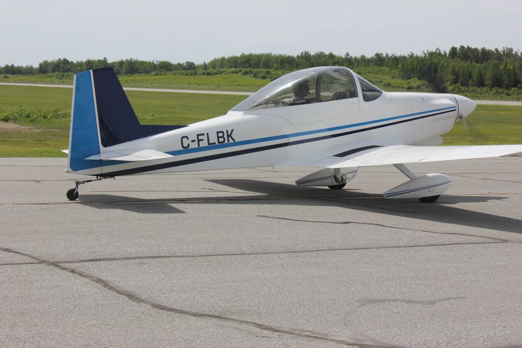 C-FLBK — - C-FLBK Mustang II RVA Aéroport de Sherbrooke QC. CYSC 16-06-2018.