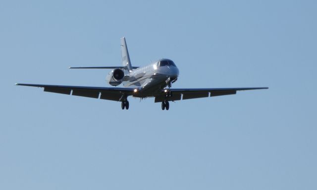 Cessna Citation Sovereign (N680BF) - On final is this 2008 Cessna Citation Sovereign in the Autumn of 2019.