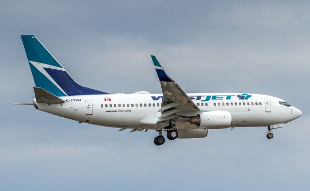 Boeing 737-700 (C-FXWJ)