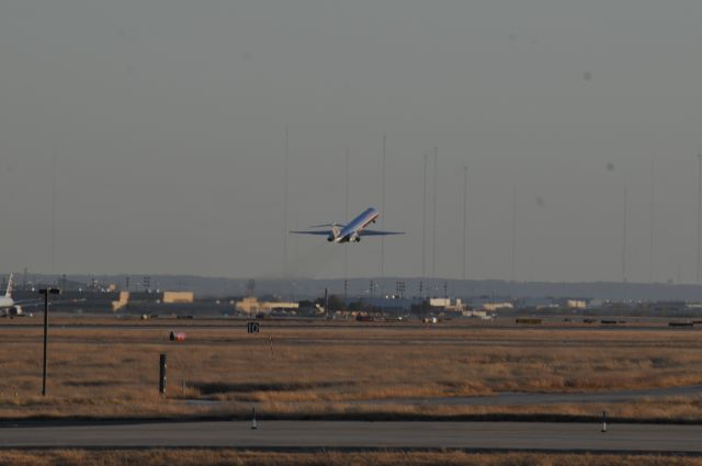 McDonnell Douglas MD-82 (N501AA) - DEPARTING 18L FOR KOMA ON 12/1/2018