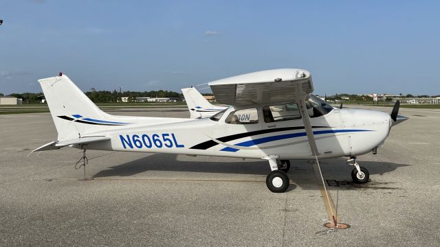 Cessna Skyhawk (N6065L)