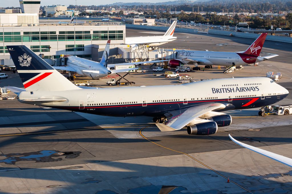 Boeing 747-400 (G-BNLY)