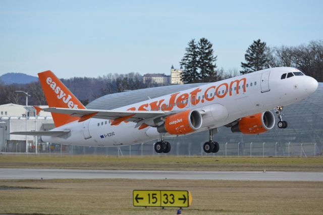 Airbus A320 (G-EZUC)