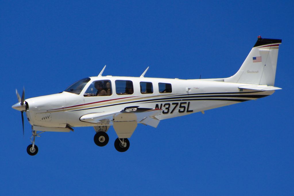 Beechcraft Bonanza (33) (N375L)