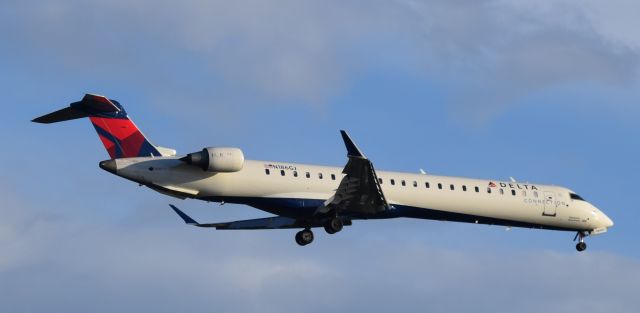 Canadair Regional Jet CRJ-900 (N186GJ)