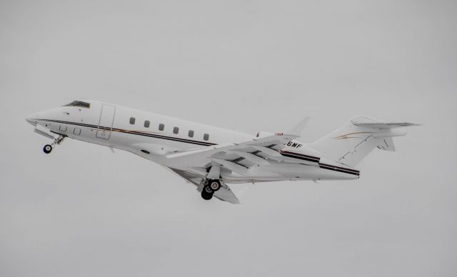 Bombardier Challenger 300 (N306MF)