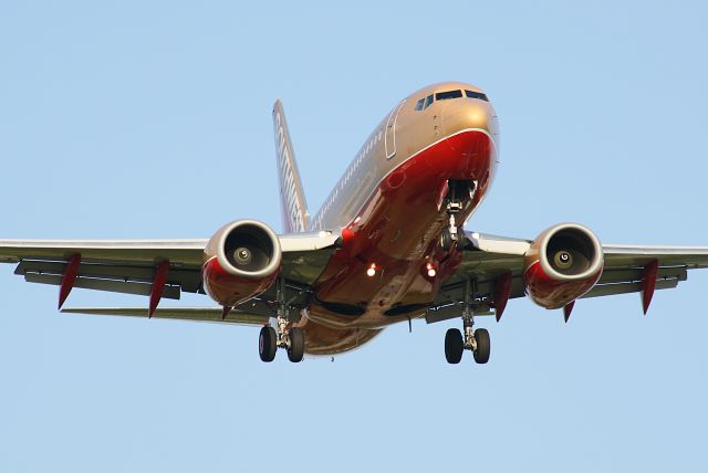 Boeing 737-700 (N792SW) - Landing 9L